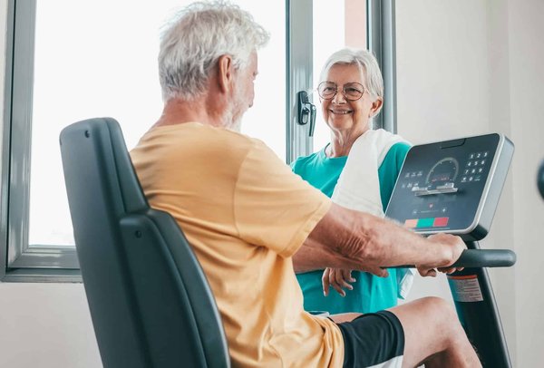 Quel vélo d’appartement choisir pour senior: guide complet